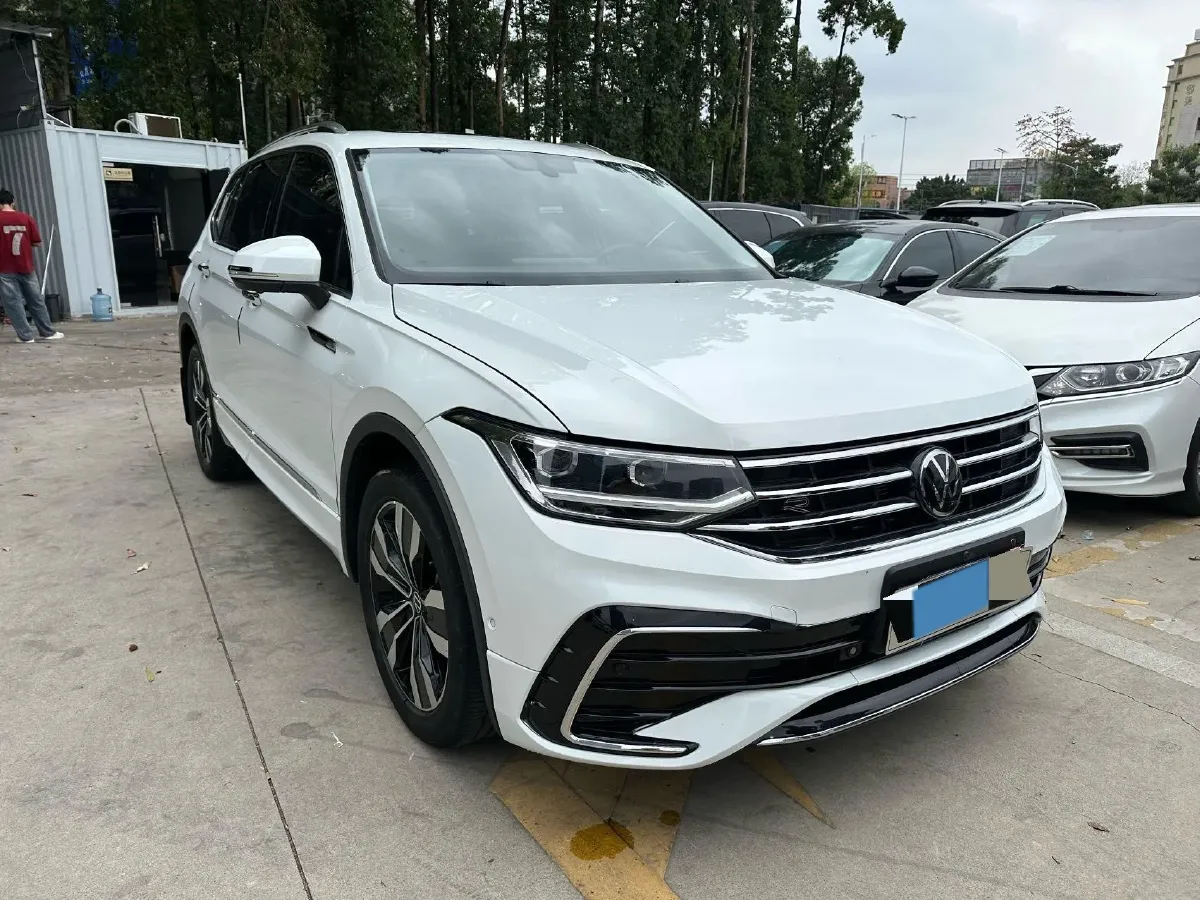 2024 Volkswagen Tiguan L 2.0T 186HP L4 7DCT,autocango,china used car exporter,china ev exporter,chinese used car exporter,chinese used ev exporter