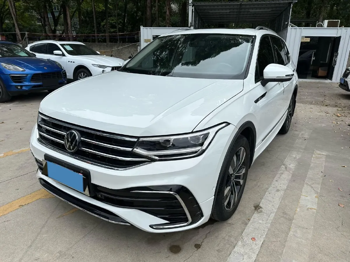 2024 Volkswagen Tiguan L 2.0T 186HP L4 7DCT,autocango,china used car exporter,china ev exporter,chinese used car exporter,chinese used ev exporter