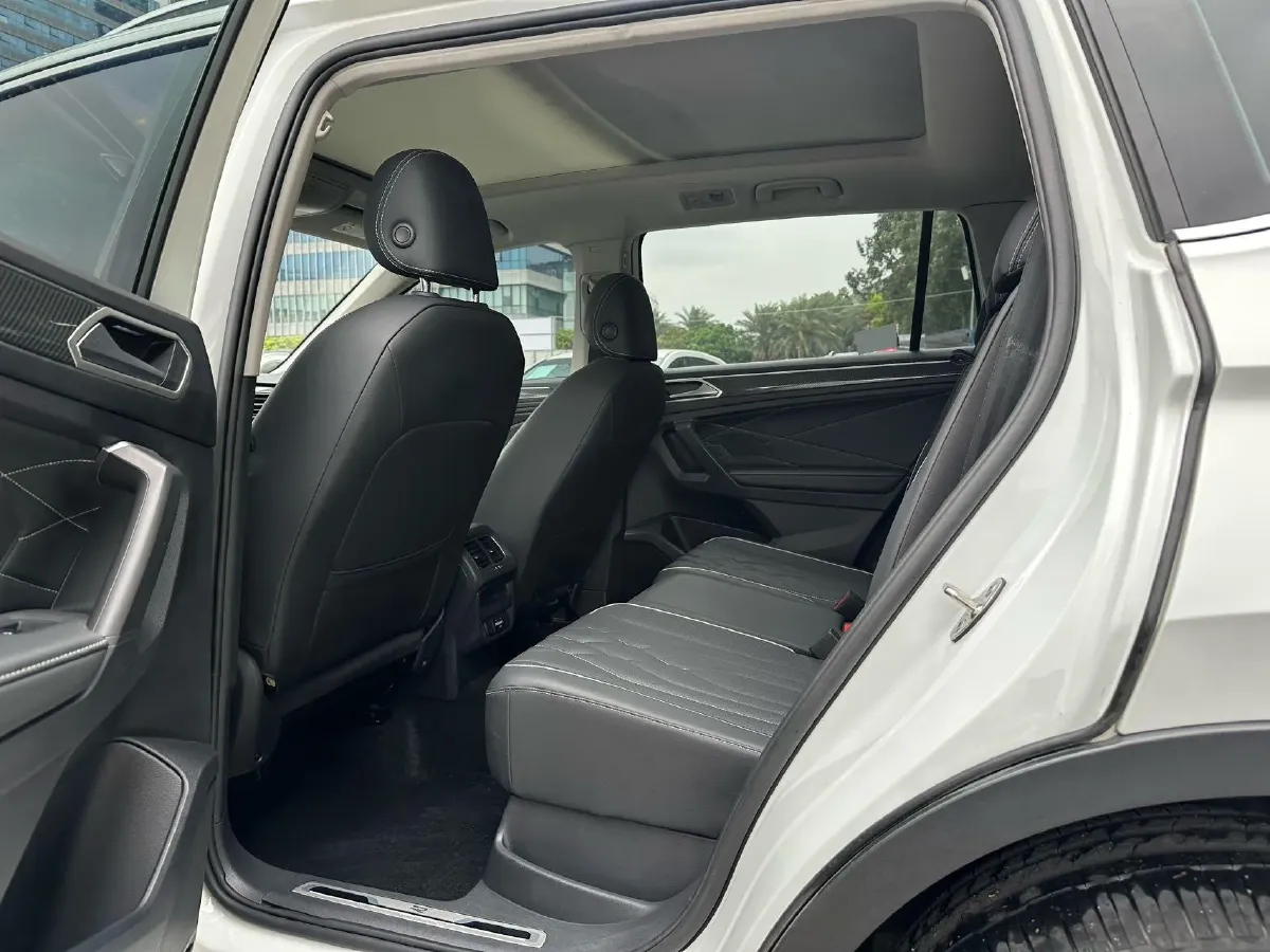 2024 Volkswagen Tiguan L 2.0T 186HP L4 7DCT,autocango,china used car exporter,china ev exporter,chinese used car exporter,chinese used ev exporter