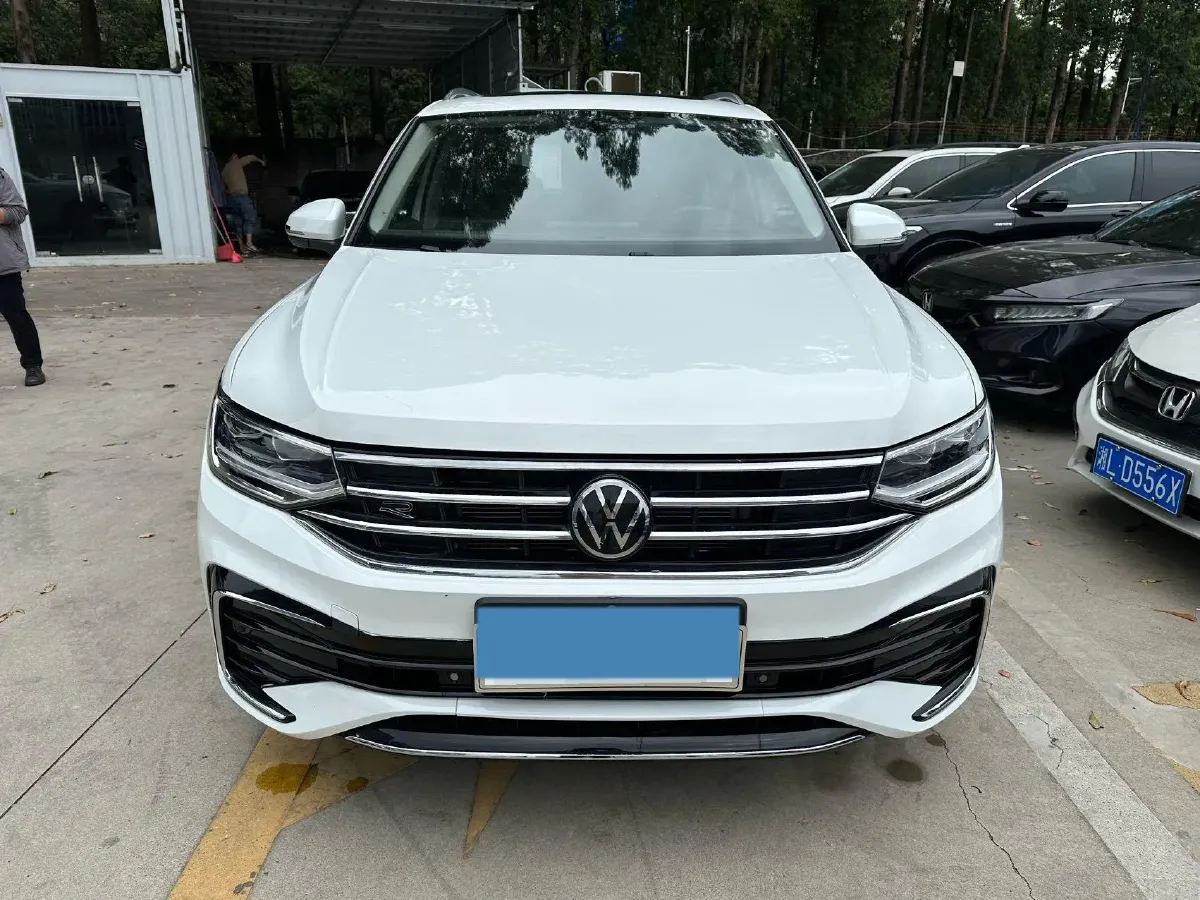2024 Volkswagen Tiguan L 2.0T 186HP L4 7DCT,autocango,china used car exporter,china ev exporter,chinese used car exporter,chinese used ev exporter