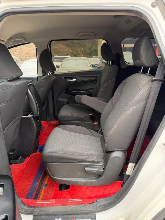 2019 BaoJun 730 1.5L 105HP L4 6MT,autocango,china used car exporter,china ev exporter,chinese used car exporter,chinese used ev exporter