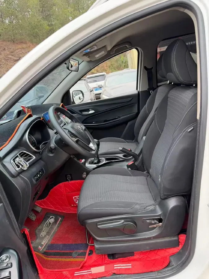 2019 BaoJun 730 1.5L 105HP L4 6MT,autocango,china used car exporter,china ev exporter,chinese used car exporter,chinese used ev exporter