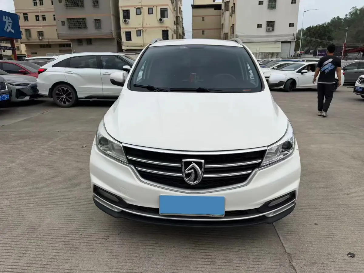 2019 BaoJun 730 1.5L 105HP L4 6MT,autocango,china used car exporter,china ev exporter,chinese used car exporter,chinese used ev exporter