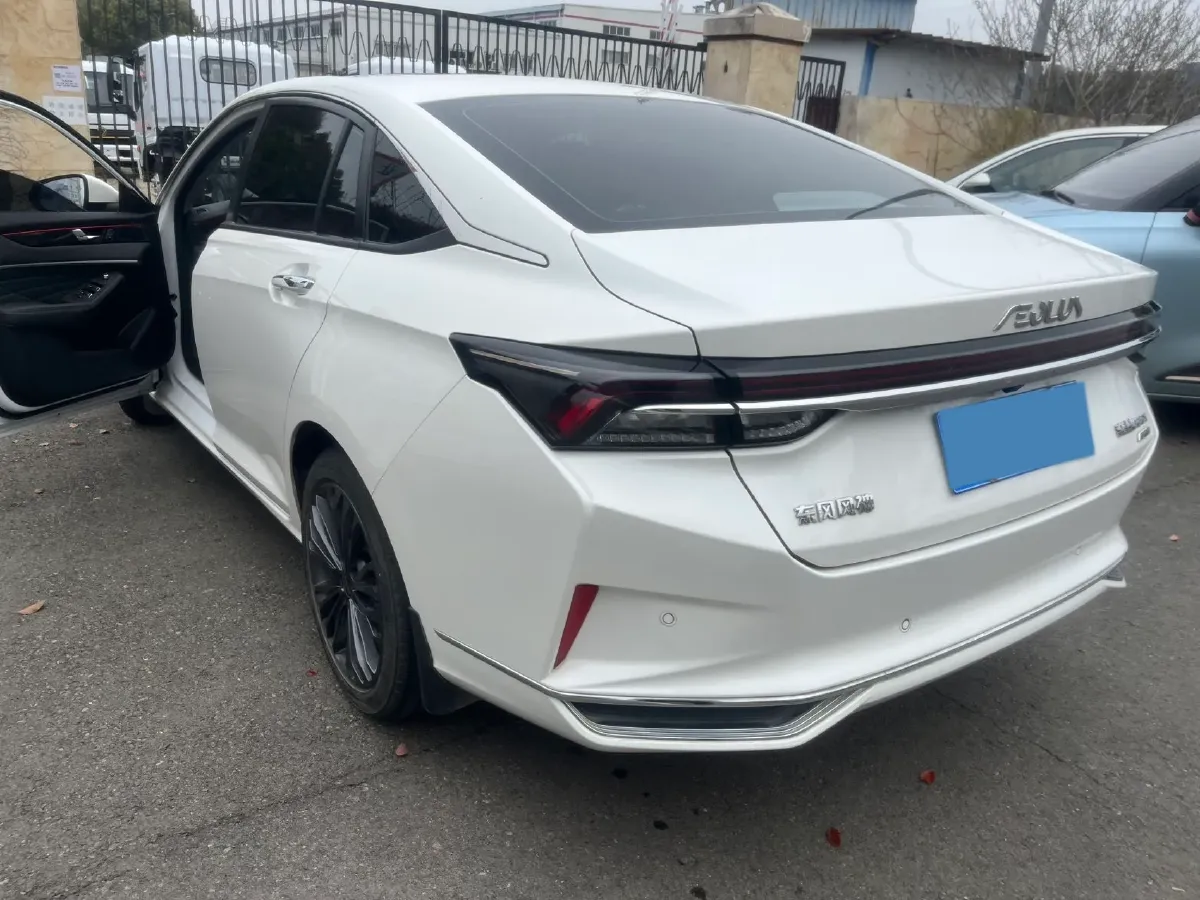2021 DongFeng Aeolus YiXuan MAX 1.5T 190HP L4 7DCT,autocango,china used car exporter,china ev exporter,chinese used car exporter,chinese used ev exporter