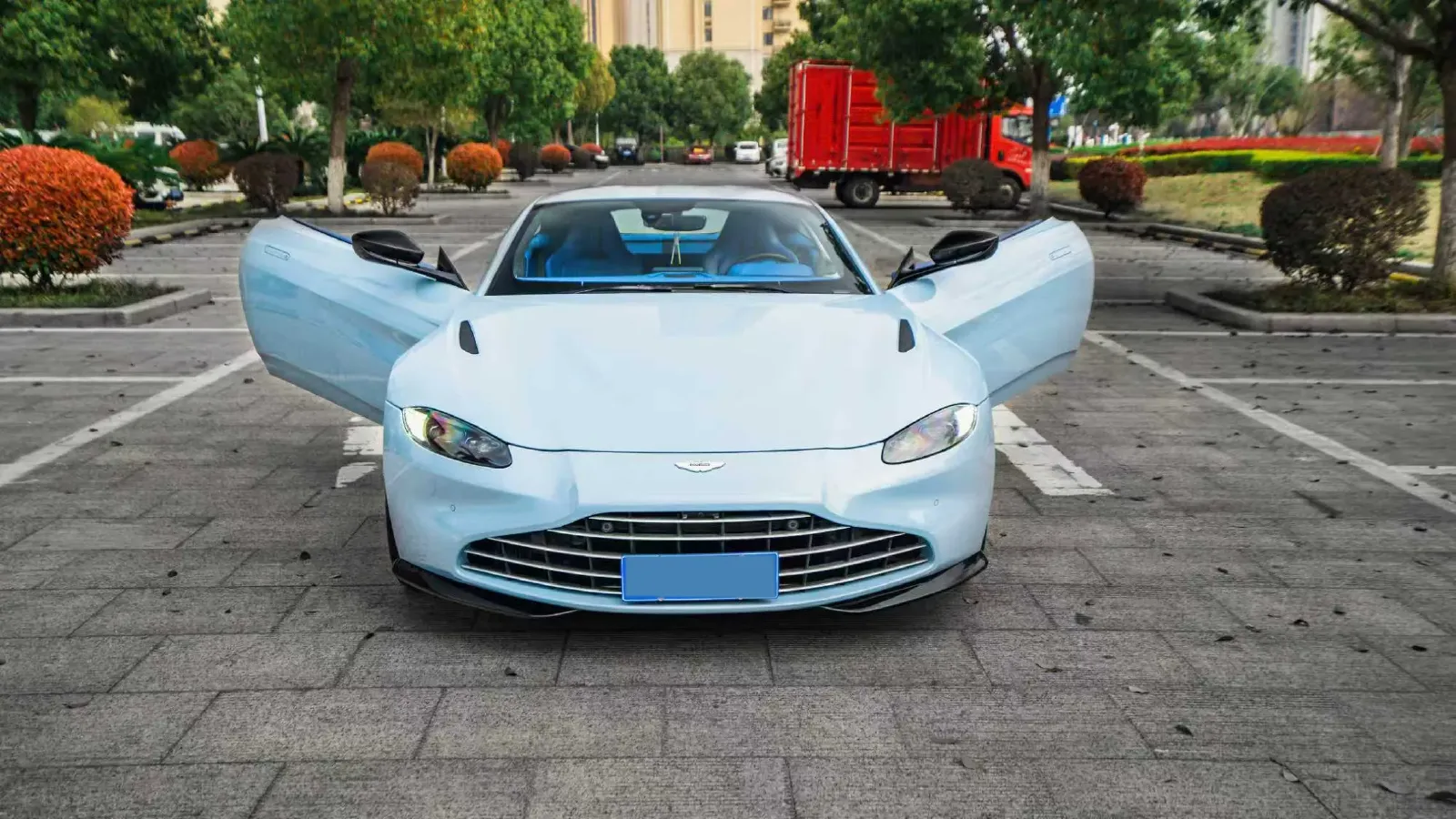 2020 Aston Martin V8 Vantage 4.0T 510HP V8 8AT,autocango,china used car exporter,china ev exporter,chinese used car exporter,chinese used ev exporter