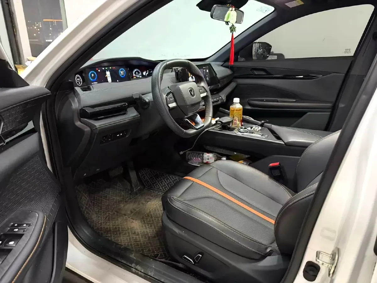 2024 ChangAn UNI-V 1.5T 188HP L4 7DCT,autocango,china used car exporter,china ev exporter,chinese used car exporter,chinese used ev exporter