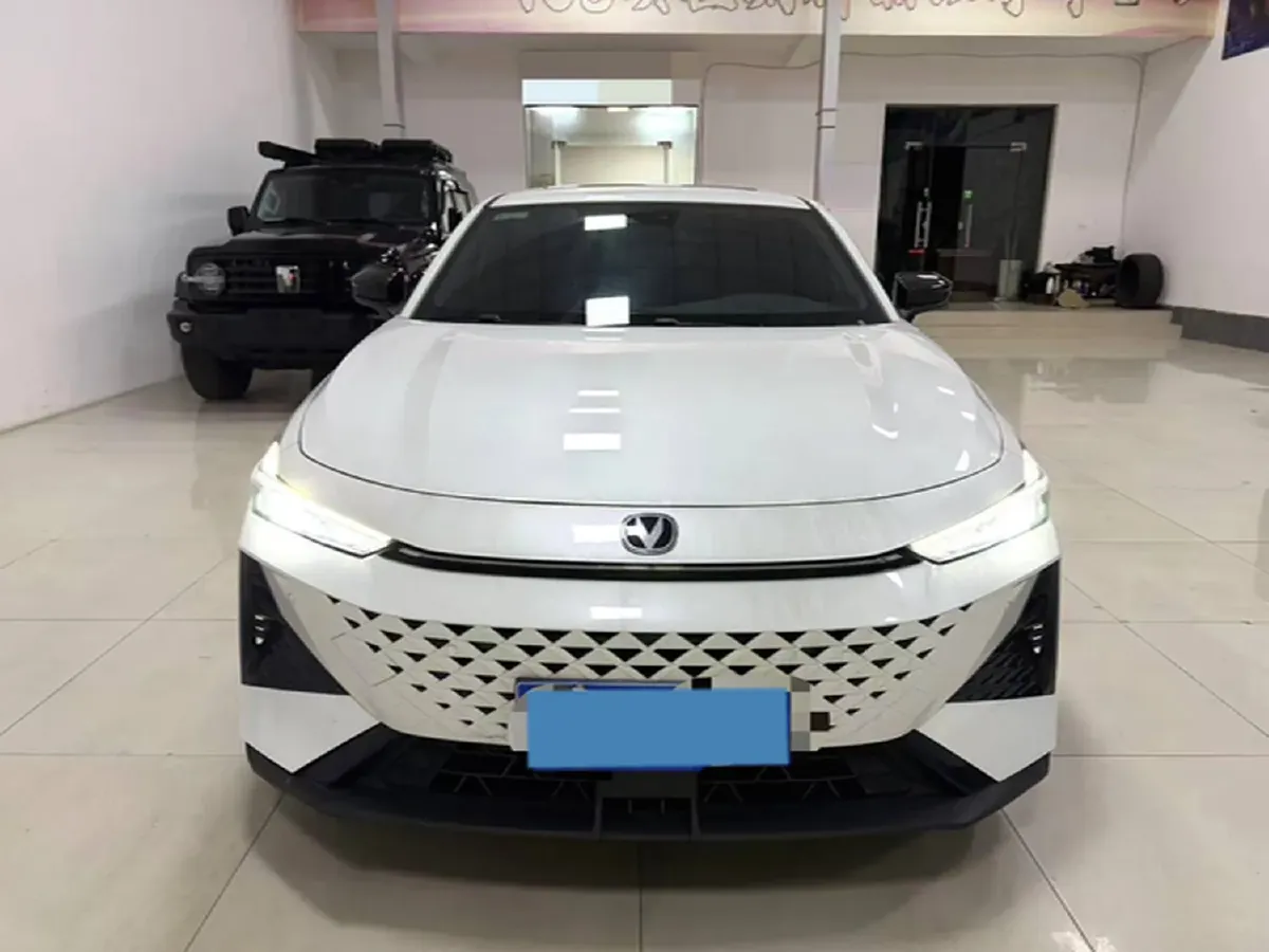 2024 ChangAn UNI-V 1.5T 188HP L4 7DCT,autocango,china used car exporter,china ev exporter,chinese used car exporter,chinese used ev exporter