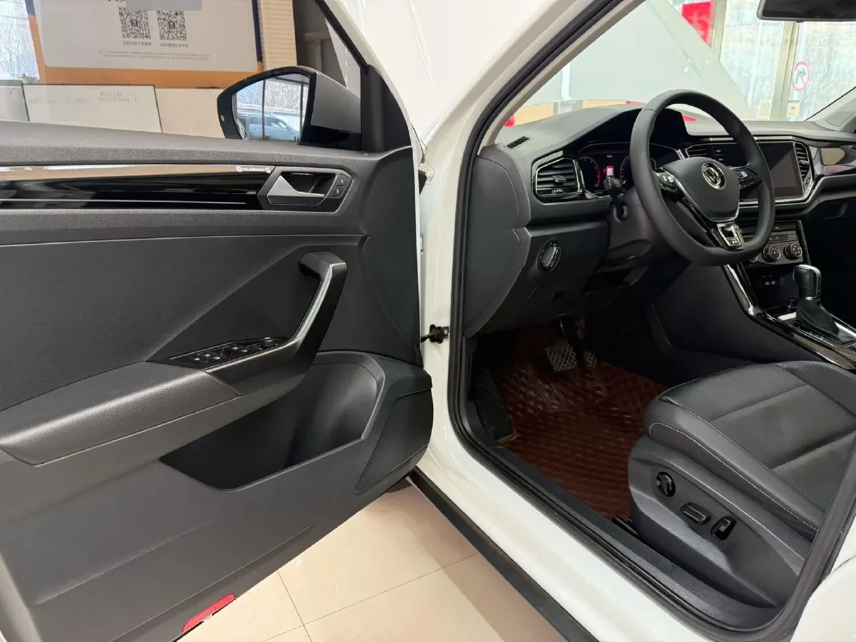 2022 Volkswagen T-Roc 1.4T 150HP L4 7DCT,autocango,china used car exporter,china ev exporter,chinese used car exporter,chinese used ev exporter