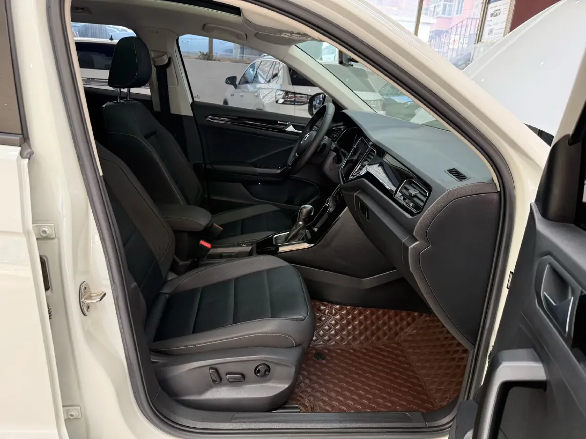 2022 Volkswagen T-Roc 1.4T 150HP L4 7DCT,autocango,china used car exporter,china ev exporter,chinese used car exporter,chinese used ev exporter