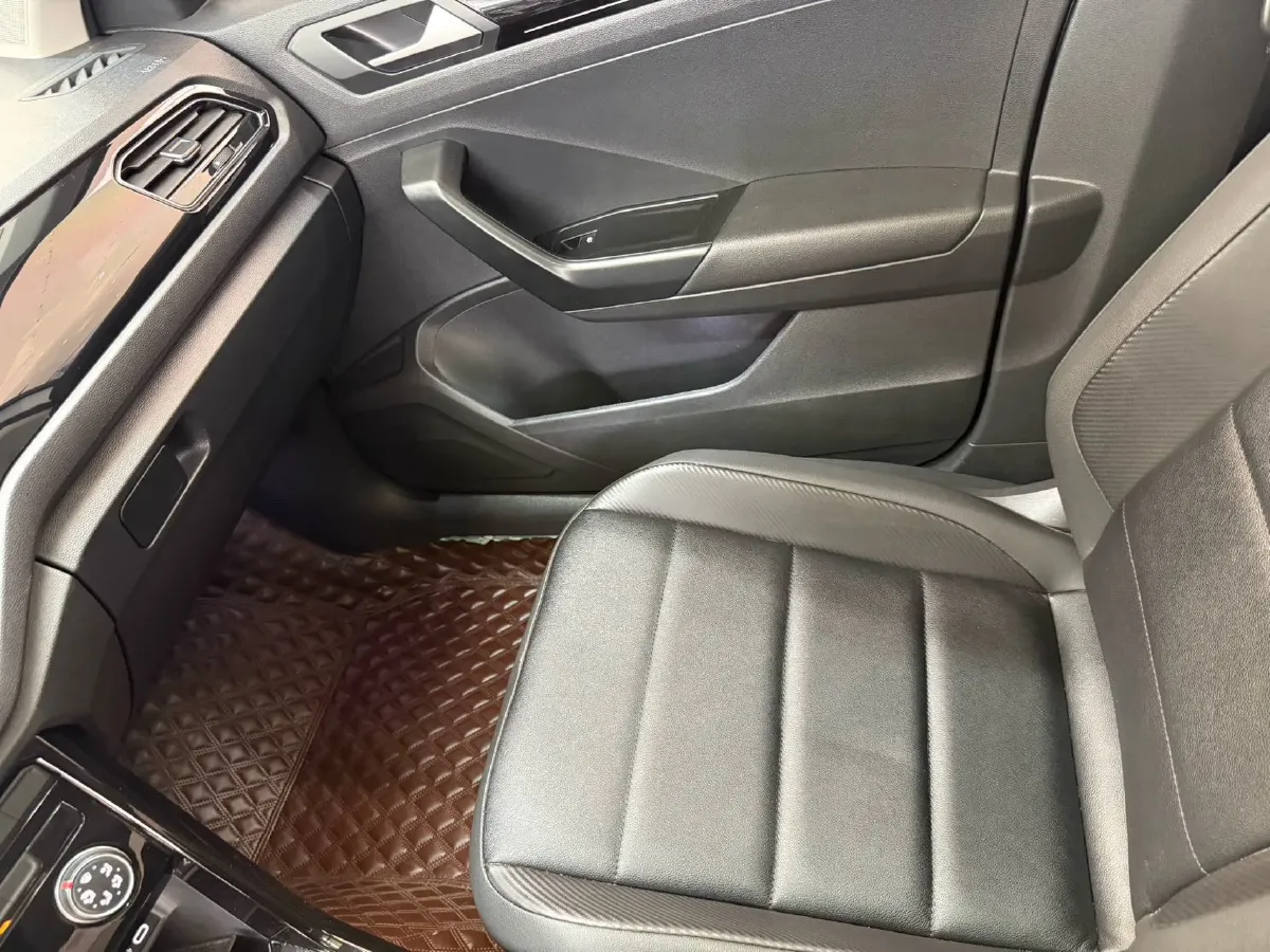 2022 Volkswagen T-Roc 1.4T 150HP L4 7DCT,autocango,china used car exporter,china ev exporter,chinese used car exporter,chinese used ev exporter