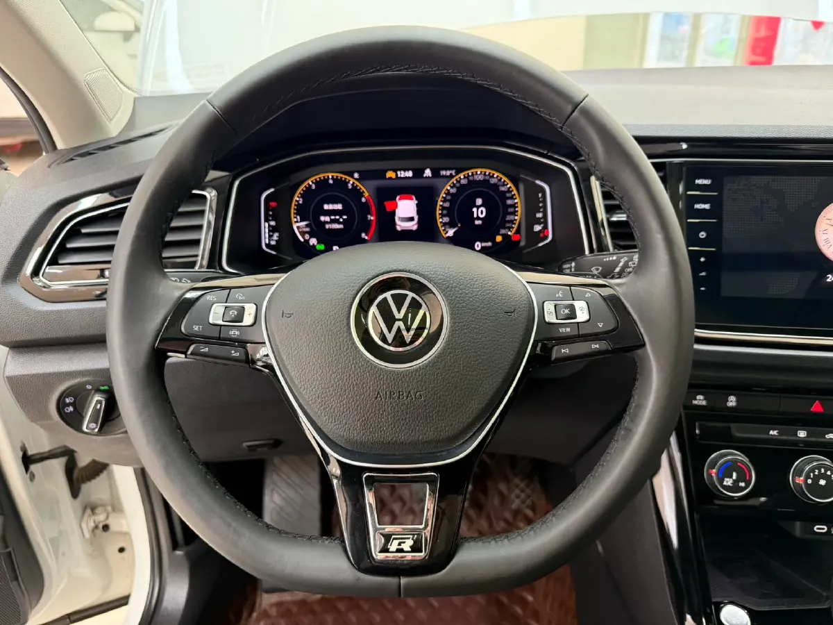 2022 Volkswagen T-Roc 1.4T 150HP L4 7DCT,autocango,china used car exporter,china ev exporter,chinese used car exporter,chinese used ev exporter