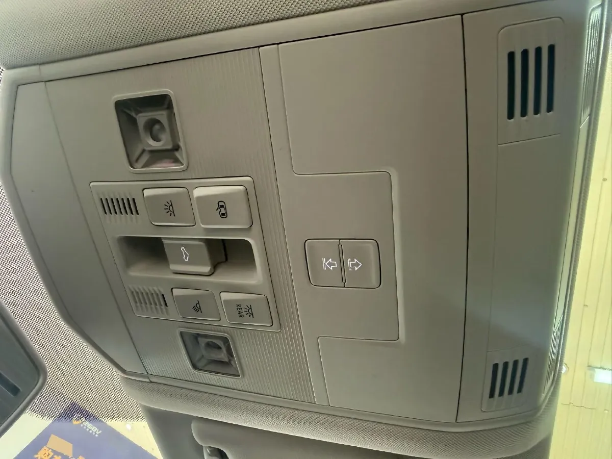 2022 Volkswagen T-Roc 1.4T 150HP L4 7DCT,autocango,china used car exporter,china ev exporter,chinese used car exporter,chinese used ev exporter