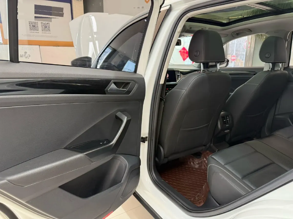 2022 Volkswagen T-Roc 1.4T 150HP L4 7DCT,autocango,china used car exporter,china ev exporter,chinese used car exporter,chinese used ev exporter