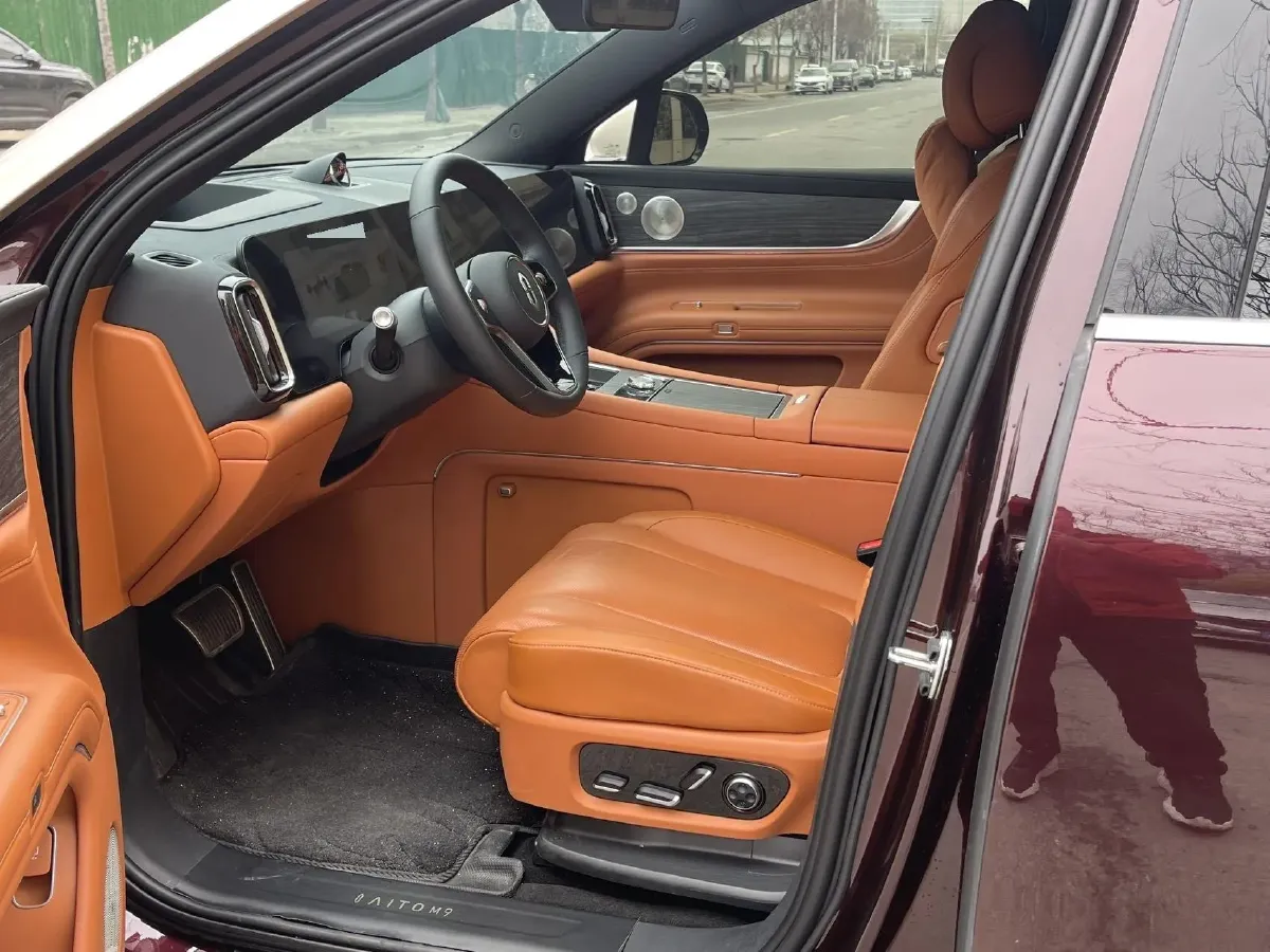 2025 AITO AITO M9 REEV 160HP REEV 52KWH,autocango,china used car exporter,china ev exporter,chinese used car exporter,chinese used ev exporter