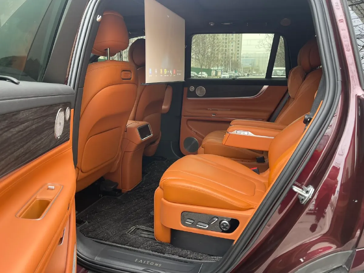 2025 AITO AITO M9 REEV 160HP REEV 52KWH,autocango,china used car exporter,china ev exporter,chinese used car exporter,chinese used ev exporter