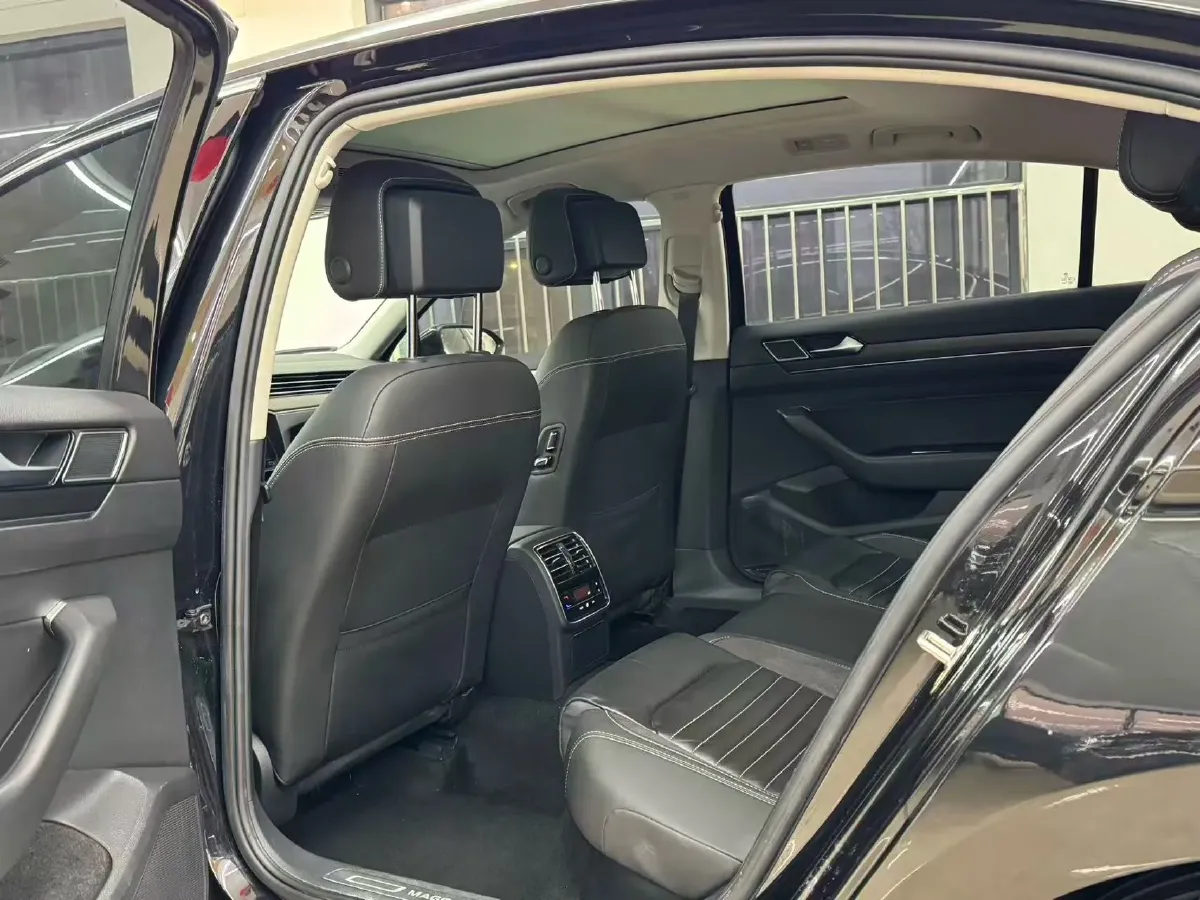 2020 Volkswagen Magotan 2.0T 186HP L4 7DCT,autocango,china used car exporter,china ev exporter,chinese used car exporter,chinese used ev exporter