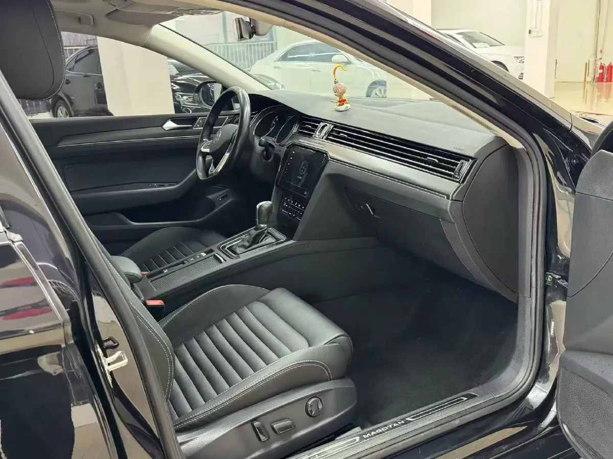 2020 Volkswagen Magotan 2.0T 186HP L4 7DCT,autocango,china used car exporter,china ev exporter,chinese used car exporter,chinese used ev exporter