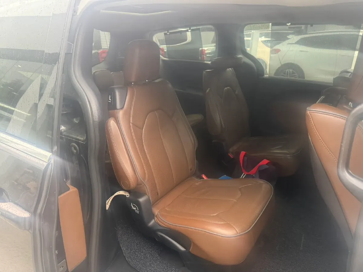 2017 Chrysler Pacifica 3.6L 279HP V6 9AT,autocango,china used car exporter,china ev exporter,chinese used car exporter,chinese used ev exporter