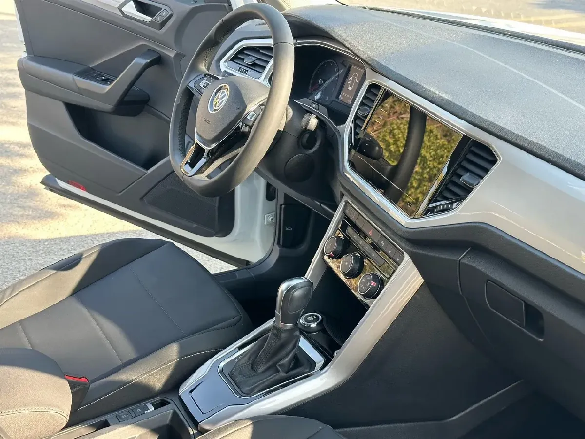 2021 Volkswagen T-Roc 1.4T 150HP L4 7DCT,autocango,china used car exporter,china ev exporter,chinese used car exporter,chinese used ev exporter