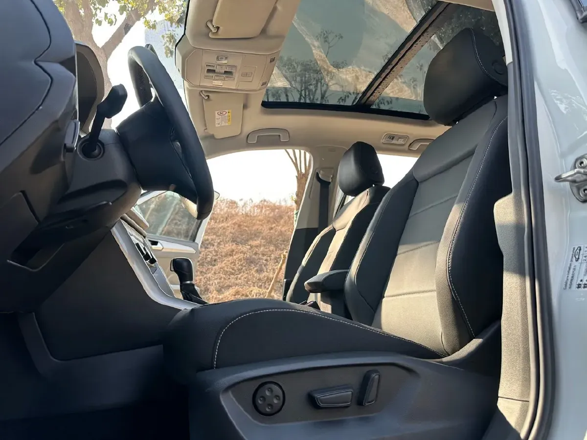 2021 Volkswagen T-Roc 1.4T 150HP L4 7DCT,autocango,china used car exporter,china ev exporter,chinese used car exporter,chinese used ev exporter