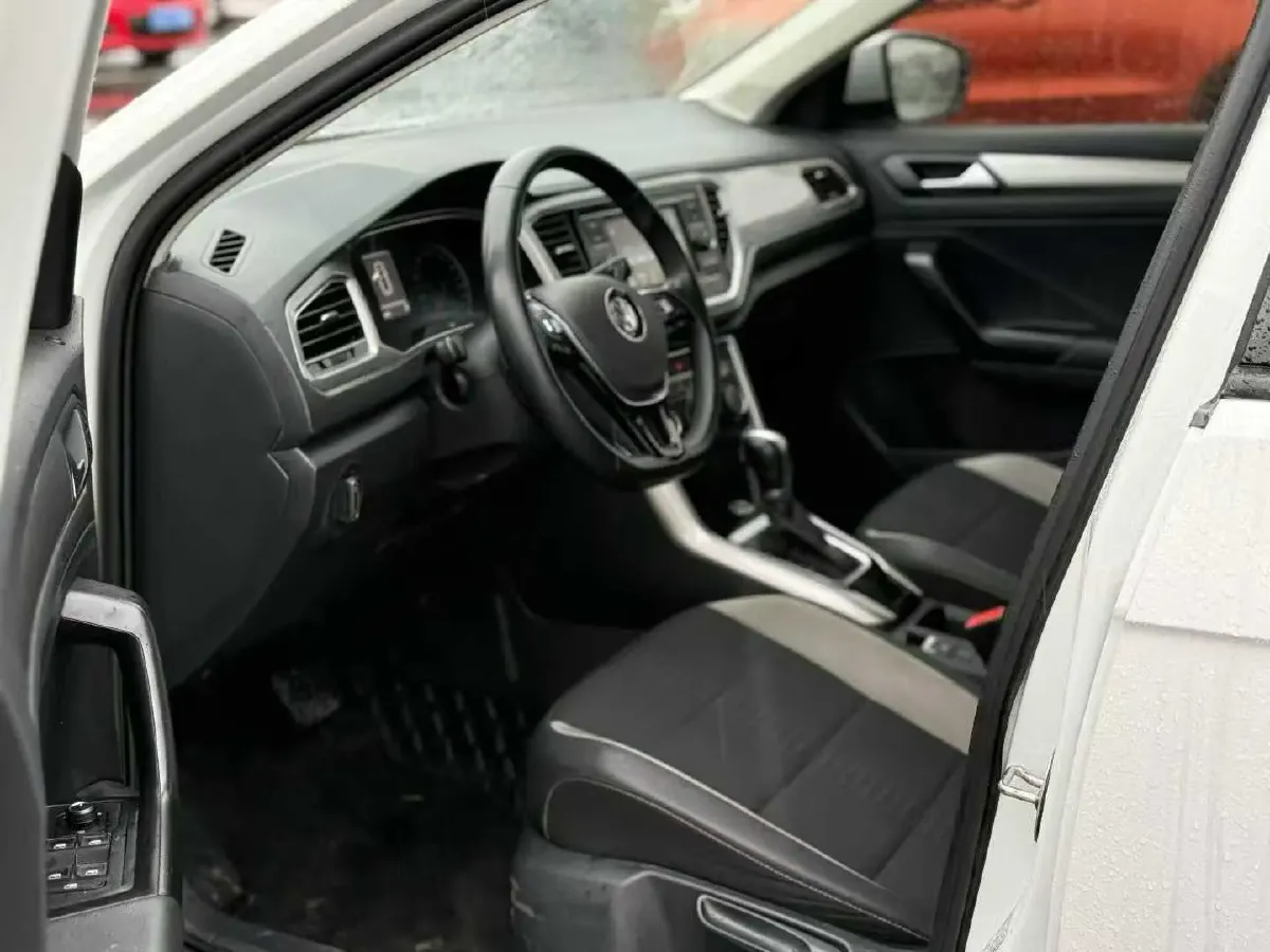 2020 Volkswagen T-Roc 1.4T 150HP L4 7DCT,autocango,china used car exporter,china ev exporter,chinese used car exporter,chinese used ev exporter