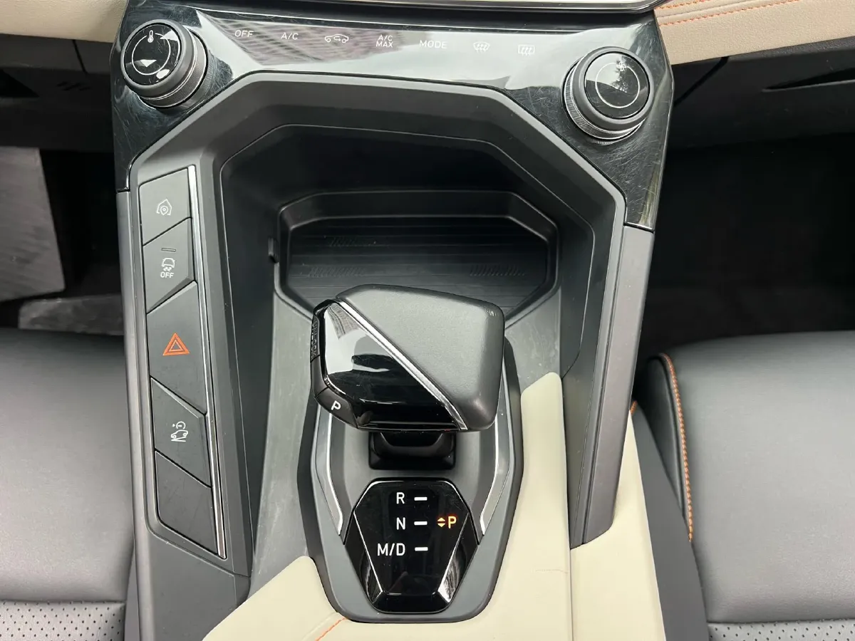 2020 LYNK&CO 06 1.5T 177HP L3 7DCT,autocango,china used car exporter,china ev exporter,chinese used car exporter,chinese used ev exporter