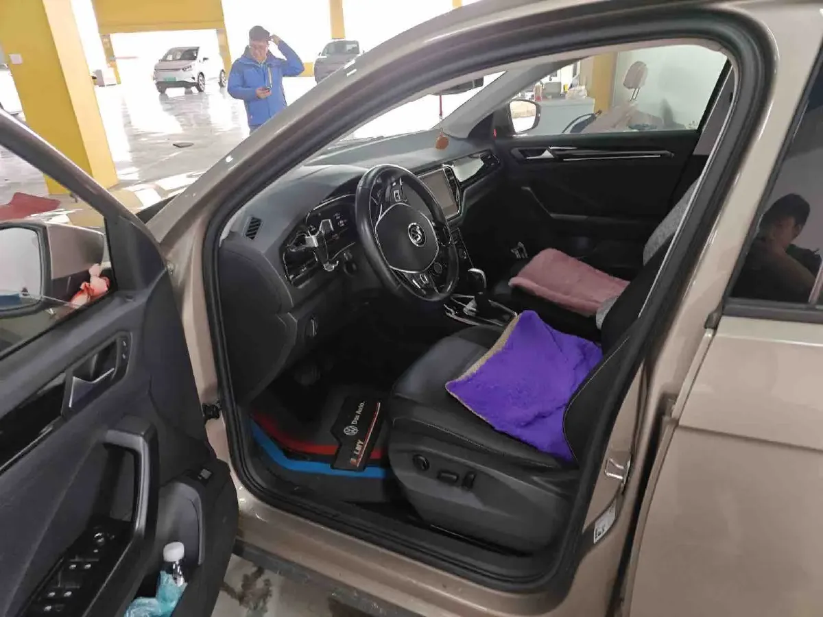 2022 Volkswagen T-Roc 1.4T 150HP L4 7DCT,autocango,china used car exporter,china ev exporter,chinese used car exporter,chinese used ev exporter