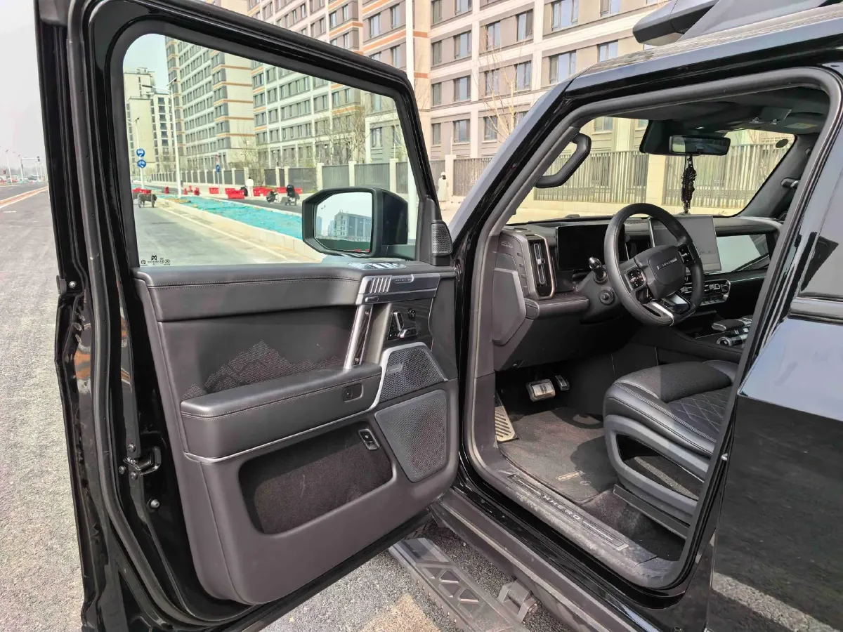 2023 M Hero 917 REEV 197HP 2AT REEV 65.8KWH,autocango,china used car exporter,china ev exporter,chinese used car exporter,chinese used ev exporter