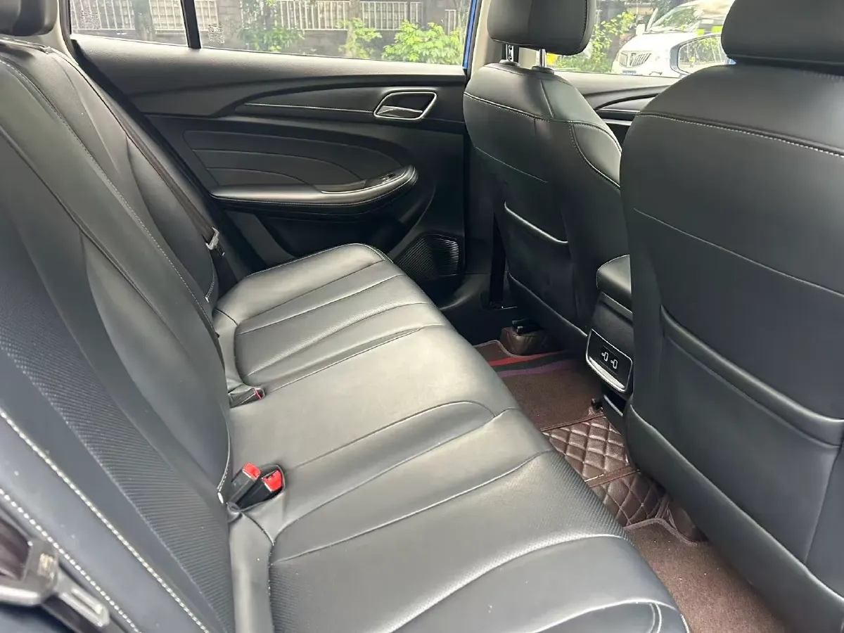 2019 Roewe i5 1.5T 169HP L4 7DCT,autocango,china used car exporter,china ev exporter,chinese used car exporter,chinese used ev exporter