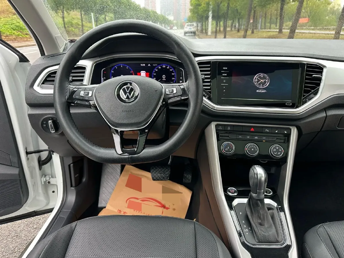 2021 Volkswagen T-Roc 1.4T 150HP L4 7DCT,autocango,china used car exporter,china ev exporter,chinese used car exporter,chinese used ev exporter