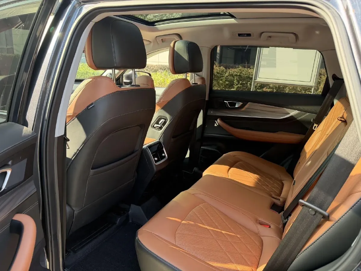 2022 ChangAn CS75 Plus 2.0T 233HP L4 8AT,autocango,china used car exporter,china ev exporter,chinese used car exporter,chinese used ev exporter