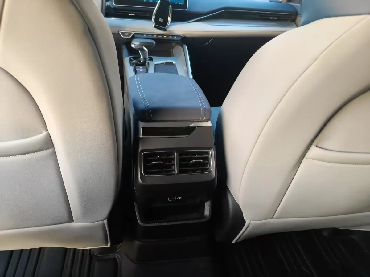 2021 Geely Preface 2.0T 190HP L4 7DCT,autocango,china used car exporter,china ev exporter,chinese used car exporter,chinese used ev exporter