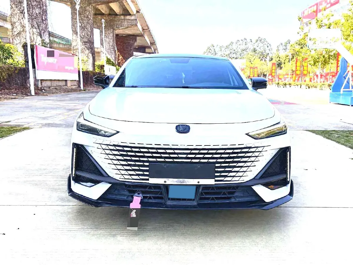 2022 ChangAn UNI-V 1.5T 188HP L4 7DCT,autocango,china used car exporter,china ev exporter,chinese used car exporter,chinese used ev exporter