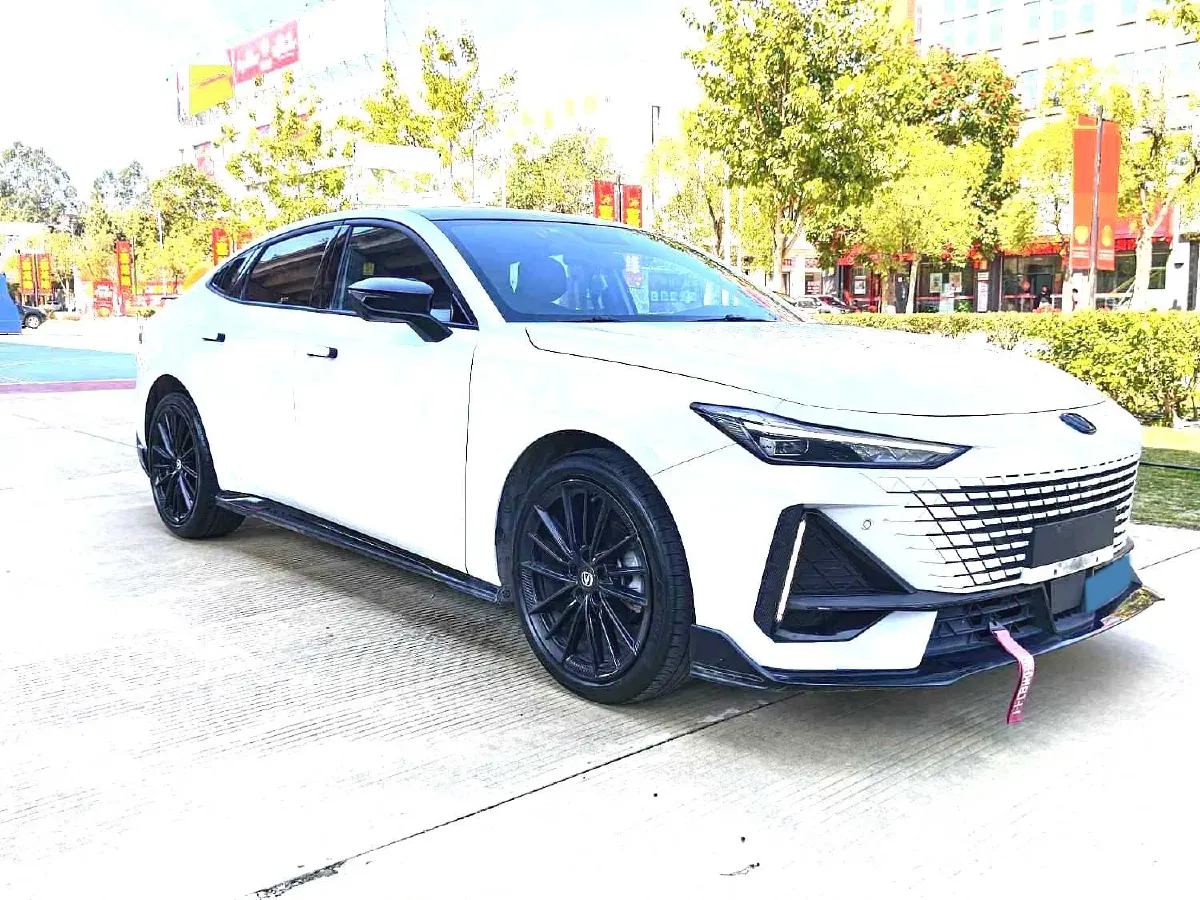 2022 ChangAn UNI-V 1.5T 188HP L4 7DCT,autocango,china used car exporter,china ev exporter,chinese used car exporter,chinese used ev exporter