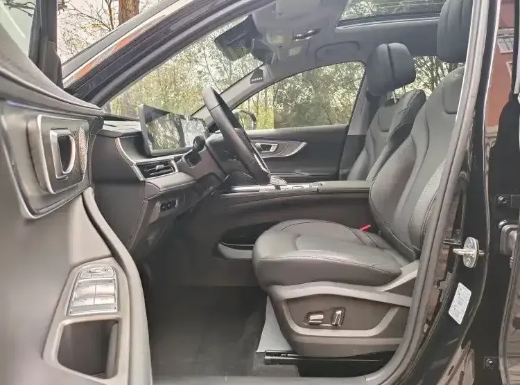 2025 Chery Tiggo 8 Plus 1.6T 197HP L4 7DCT,autocango,china used car exporter,china ev exporter,chinese used car exporter,chinese used ev exporter