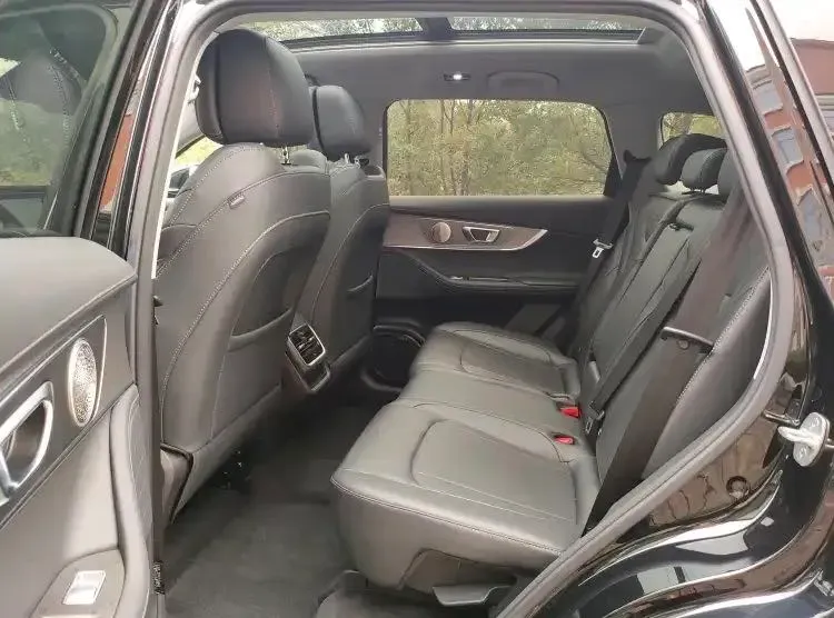 2025 Chery Tiggo 8 Plus 1.6T 197HP L4 7DCT,autocango,china used car exporter,china ev exporter,chinese used car exporter,chinese used ev exporter