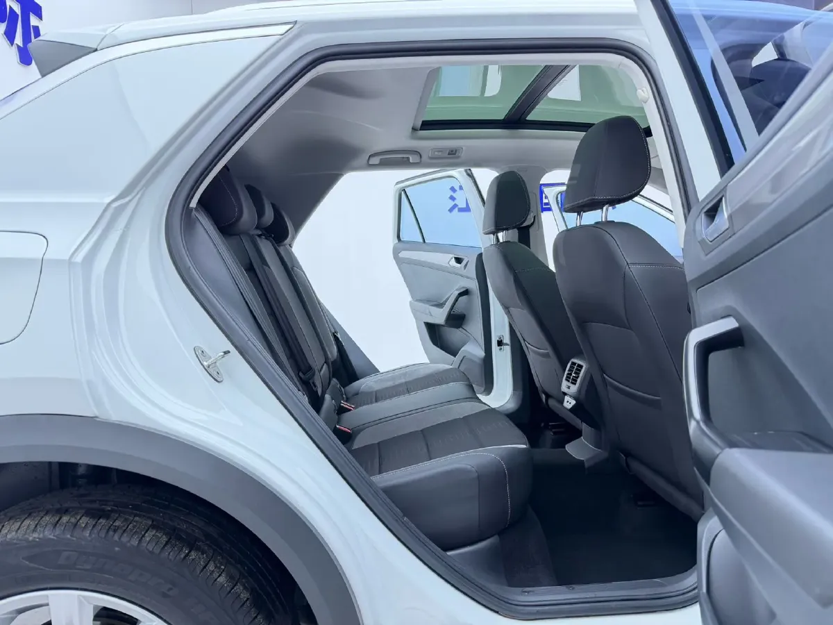 2022 Volkswagen T-Roc 1.4T 150HP L4 7DCT,autocango,china used car exporter,china ev exporter,chinese used car exporter,chinese used ev exporter