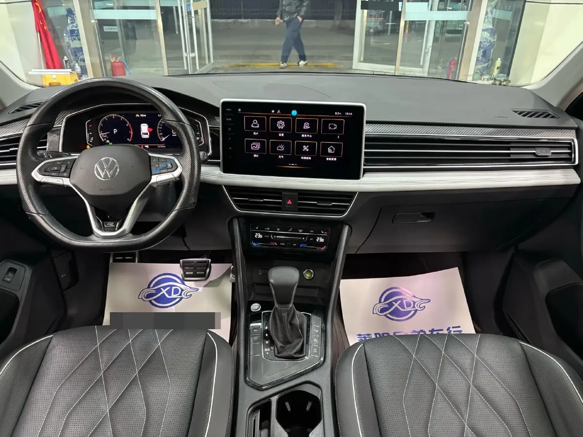 2024 Volkswagen Tiguan L 2.0T 186HP L4 7DCT,autocango,china used car exporter,china ev exporter,chinese used car exporter,chinese used ev exporter