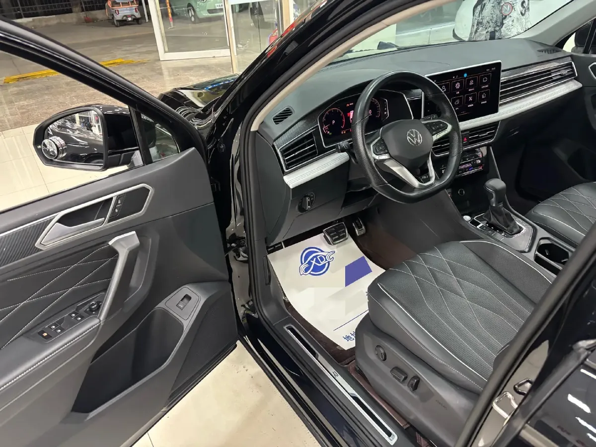 2024 Volkswagen Tiguan L 2.0T 186HP L4 7DCT,autocango,china used car exporter,china ev exporter,chinese used car exporter,chinese used ev exporter