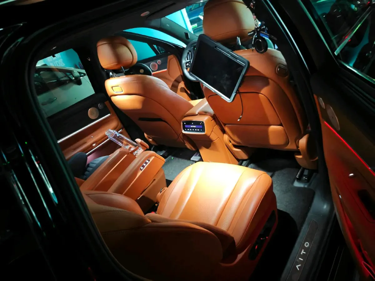 2024 AITO AITO M9 1.5T 152HP L4 REEV 42KWH,autocango,china used car exporter,china ev exporter,chinese used car exporter,chinese used ev exporter