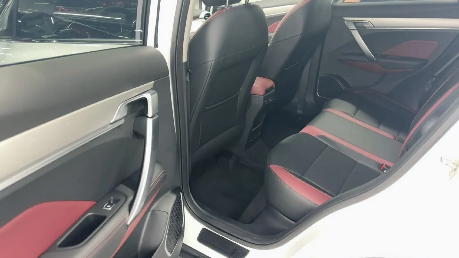 2021 Geely Coolray 1.4T 141HP L4 6DCT,autocango,china used car exporter,china ev exporter,chinese used car exporter,chinese used ev exporter