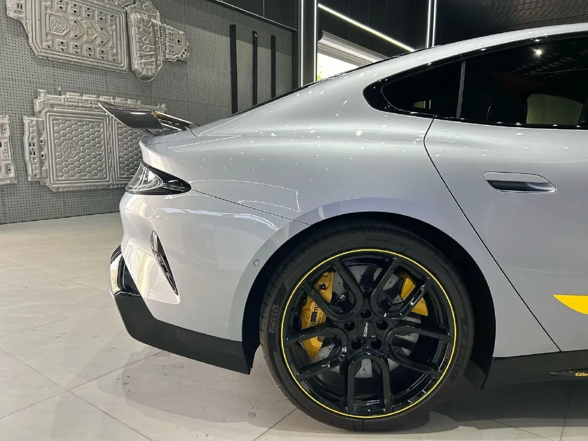 2025 MI SU7 Ultra BEV 93.7KWH,autocango,china used car exporter,china ev exporter,chinese used car exporter,chinese used ev exporter