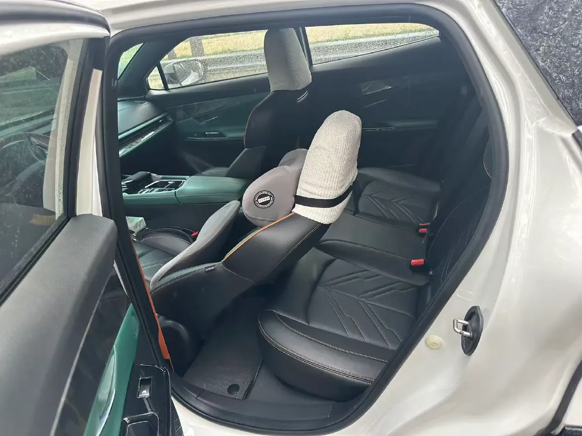 2023 ChangAn UNI-T 1.5T 188HP L4 7DCT,autocango,china used car exporter,china ev exporter,chinese used car exporter,chinese used ev exporter