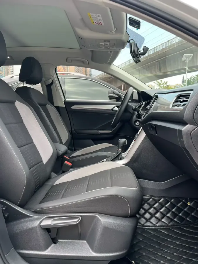 2020 Volkswagen T-Roc 1.4T 131HP L4 7DCT,autocango,china used car exporter,china ev exporter,chinese used car exporter,chinese used ev exporter