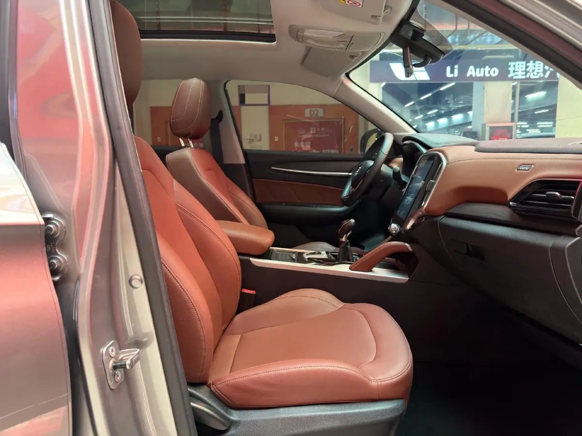 2018 Brilliance Auto V6 1.5T 150HP L4 6MT,autocango,china used car exporter,china ev exporter,chinese used car exporter,chinese used ev exporter