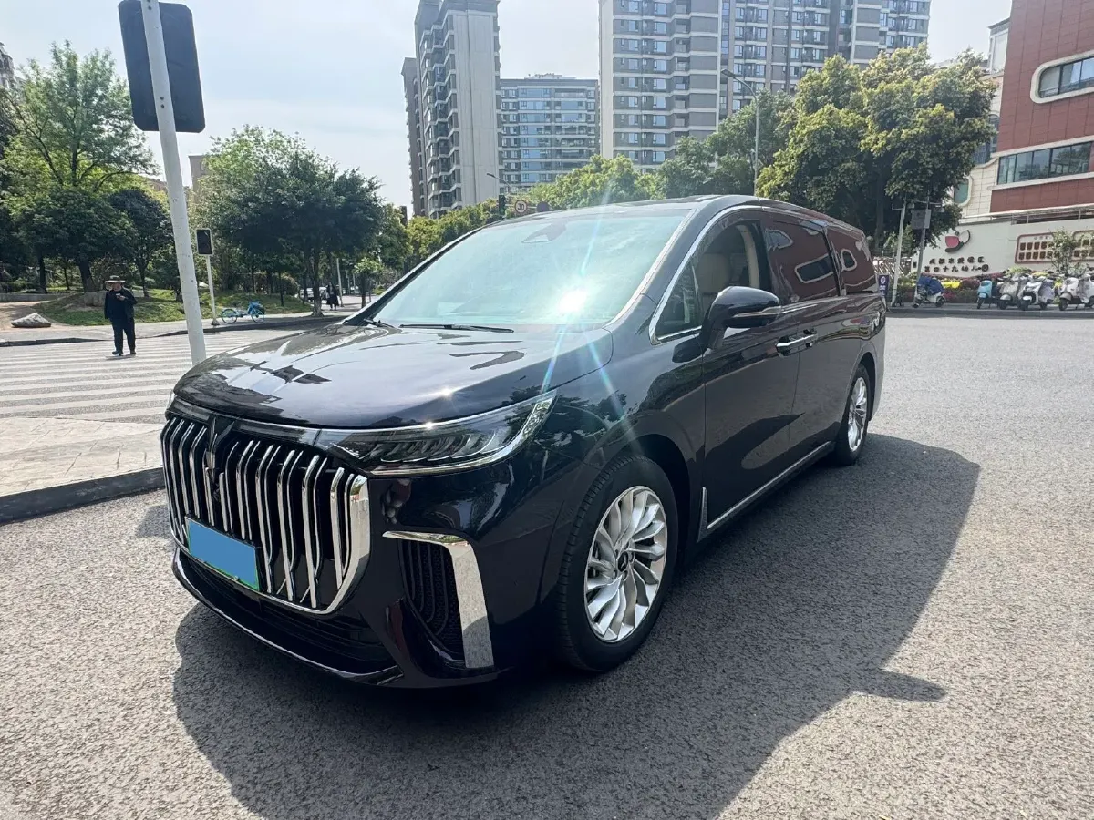 2024 Voyah Dream 1.5T 150HP L4 PHEV 43KWH,autocango,china used car exporter,china ev exporter,chinese used car exporter,chinese used ev exporter
