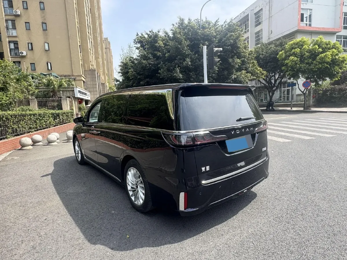 2024 Voyah Dream 1.5T 150HP L4 PHEV 43KWH,autocango,china used car exporter,china ev exporter,chinese used car exporter,chinese used ev exporter