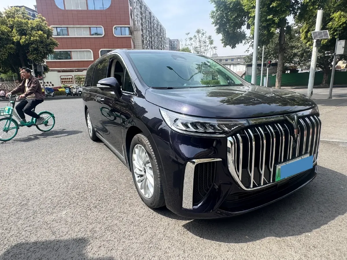 2024 Voyah Dream 1.5T 150HP L4 PHEV 43KWH,autocango,china used car exporter,china ev exporter,chinese used car exporter,chinese used ev exporter