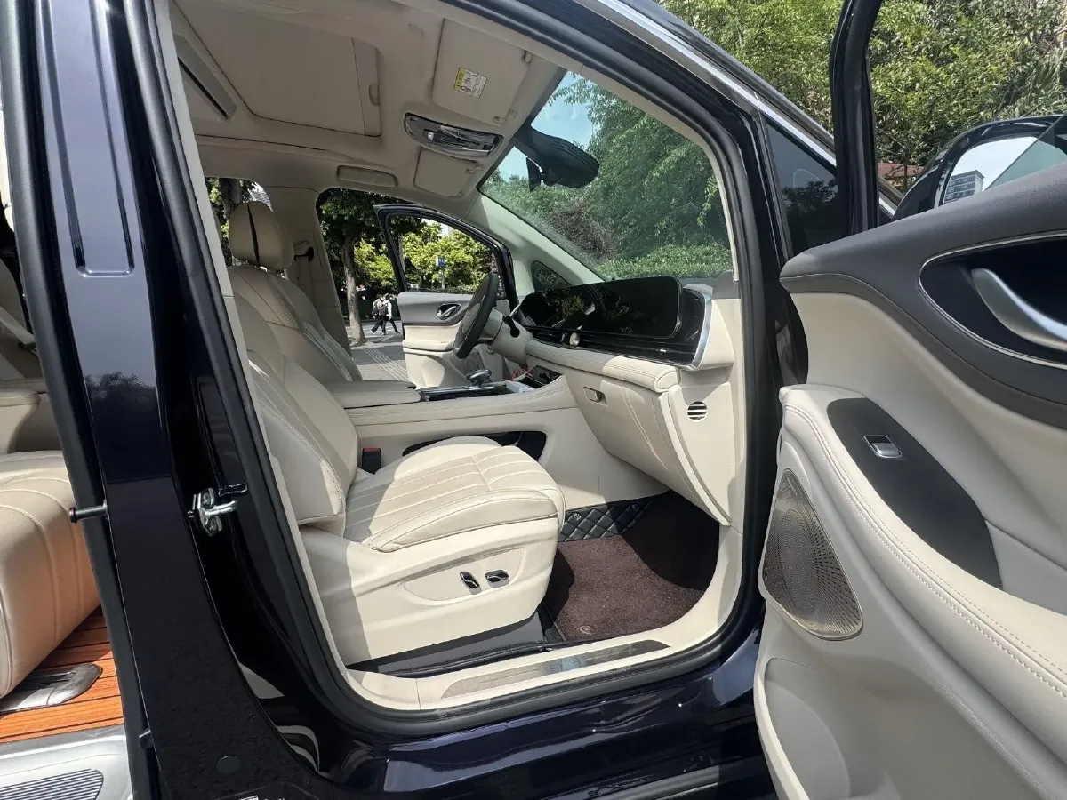 2024 Voyah Dream 1.5T 150HP L4 PHEV 43KWH,autocango,china used car exporter,china ev exporter,chinese used car exporter,chinese used ev exporter