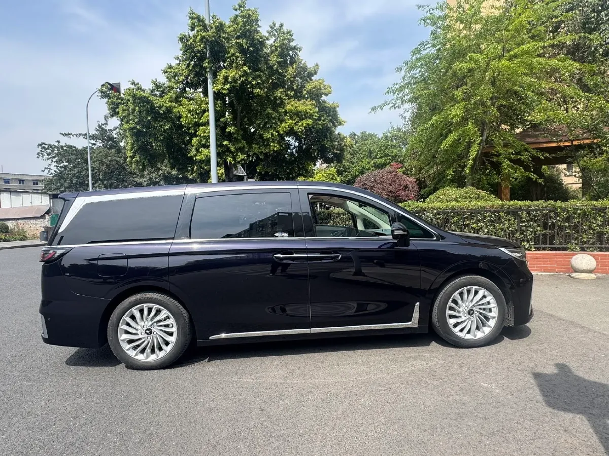 2024 Voyah Dream 1.5T 150HP L4 PHEV 43KWH,autocango,china used car exporter,china ev exporter,chinese used car exporter,chinese used ev exporter